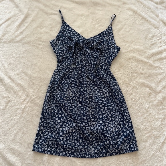 Button Up Tie Back Ditsy Floral Dress - Picture 2 of 4